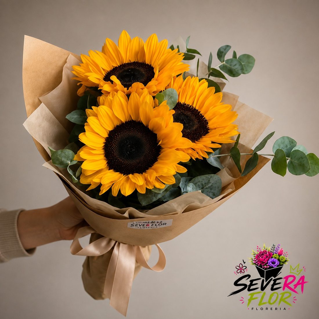 Puro Sol: Girasoles frescos con eucalipto. Flores para Amor y Amistad en Bogota, Severa Flor