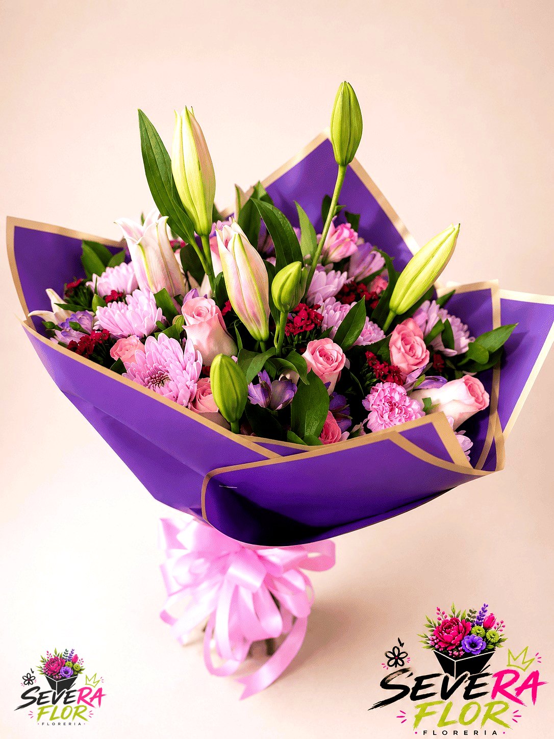 Severa Lila: Lirios y flores rosadas, envoltura morada de lujo. Ramos y Buquets Severa Flor Bogotá